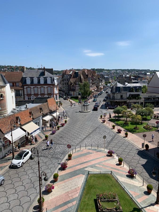 Duplex Au Coeur De Deauville Avec Vue Imprenable Et Parking Prive Kültér fotó