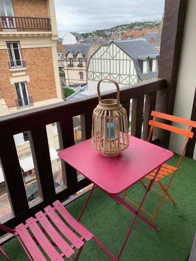 Duplex Au Coeur De Deauville Avec Vue Imprenable Et Parking Prive Kültér fotó