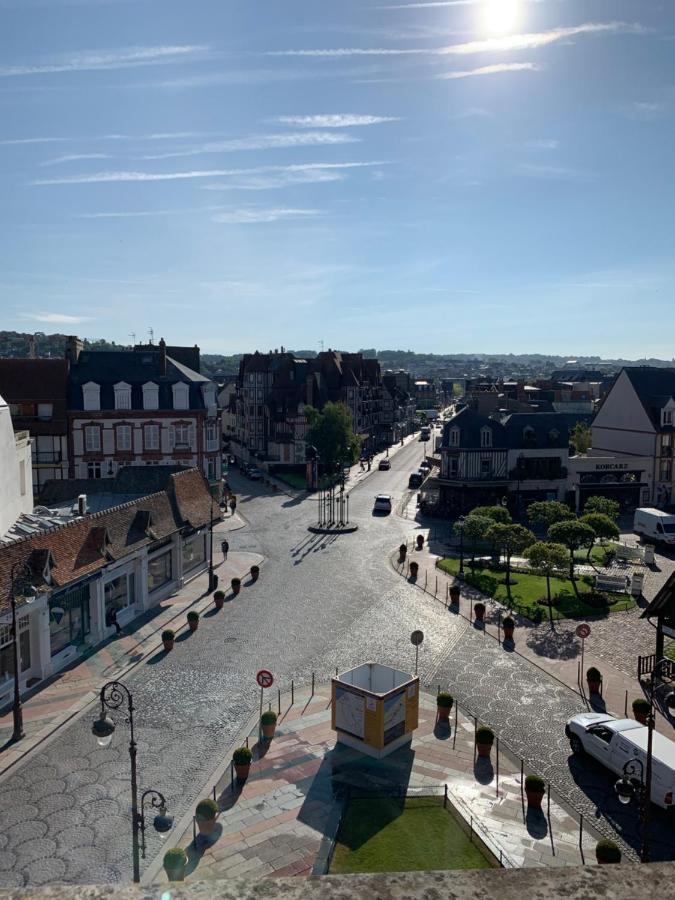 Duplex Au Coeur De Deauville Avec Vue Imprenable Et Parking Prive Kültér fotó